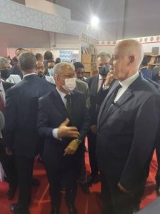وزير الثقافة المختار ولد داهي خلال استقباله الرئيس التونسي بجناح موريتانيا